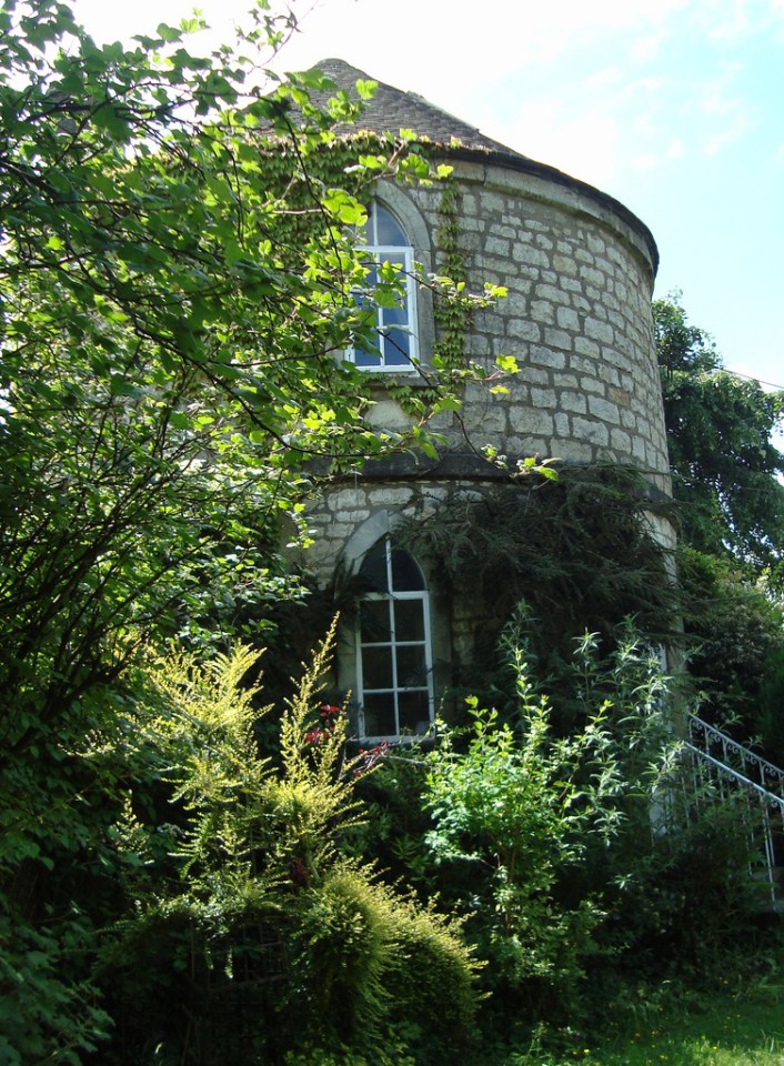 The Chalford Roundhouse, a small stone tower built in the 1790's to house a canal worker's family. | www.facebook.com/SmallHouseBliss