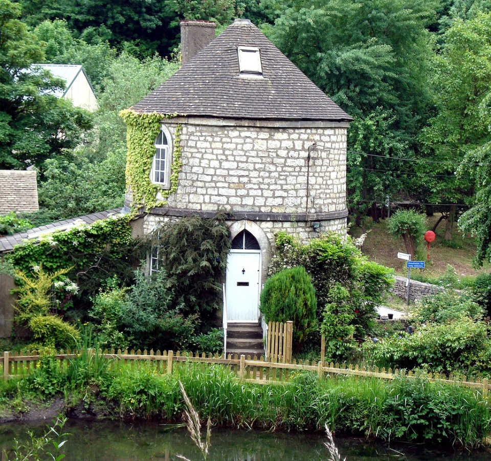 The Chalford Roundhouse, a small stone tower built in the 1790's to house a canal worker's family. | www.facebook.com/SmallHouseBliss