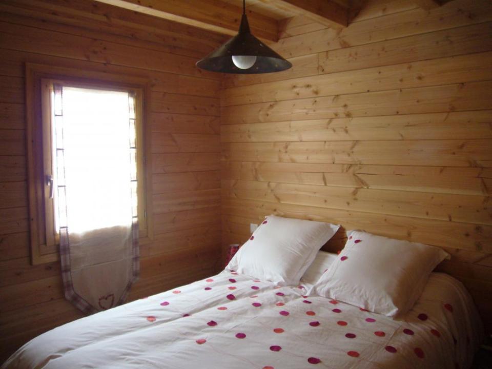 A cozy ski chalet in the French Alps with 3 bedrooms in 846 sq ft. | www.facebook.com/SmallHouseBliss