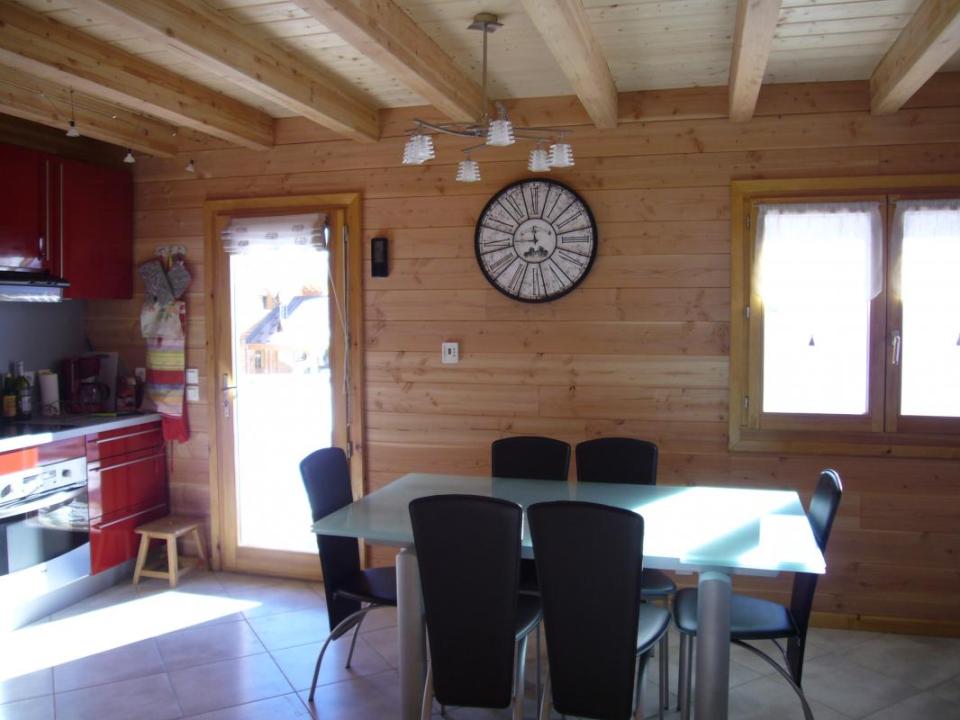 A cozy ski chalet in the French Alps with 3 bedrooms in 846 sq ft. | www.facebook.com/SmallHouseBliss