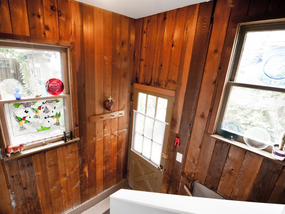 1912 Arts & Crafts bungalow with 2 bedrooms in 1,044 sq ft. | www.facebook.com/SmallHouseBliss