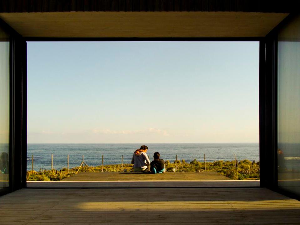 Casa B8, a small modern beach house in Chile. | www.facebook.com/SmallHouseBliss