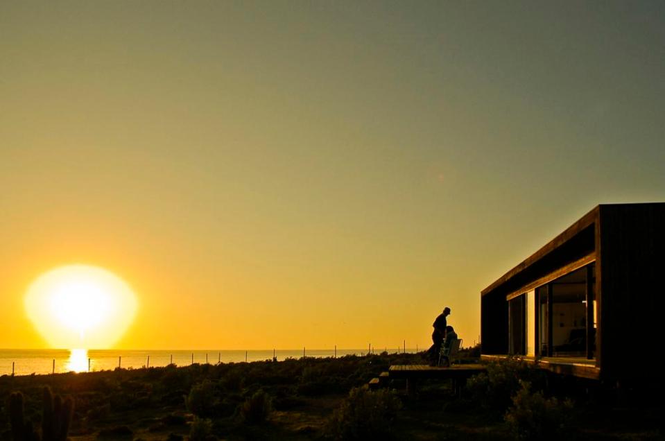 Casa B8, a small modern beach house in Chile. | www.facebook.com/SmallHouseBliss