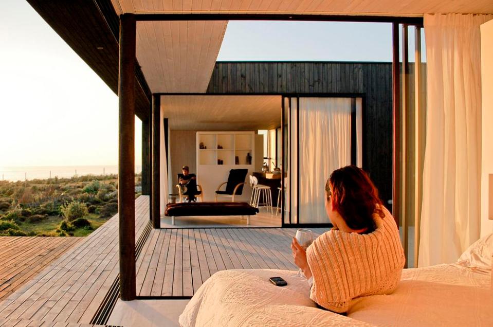 Casa B8, a small modern beach house in Chile. | www.facebook.com/SmallHouseBliss