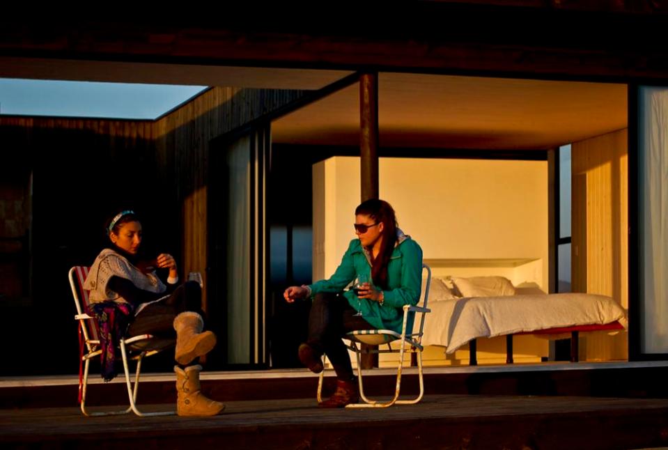 Casa B8, a small modern beach house in Chile. | www.facebook.com/SmallHouseBliss