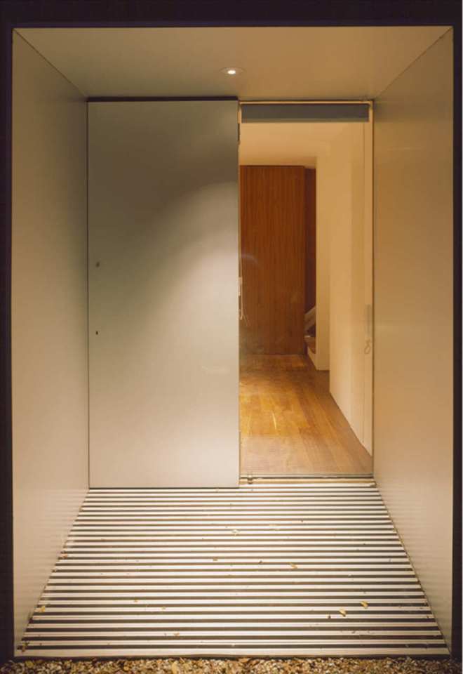 Alma Lane mews house by Boyd Cody Architects