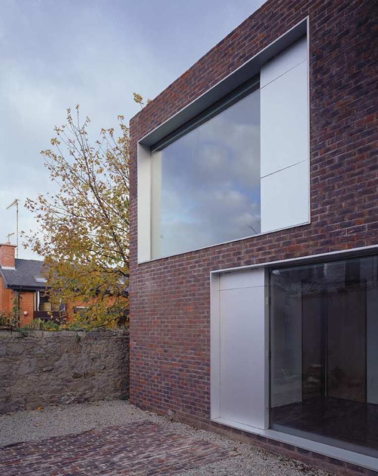 Alma Lane mews house by Boyd Cody Architects