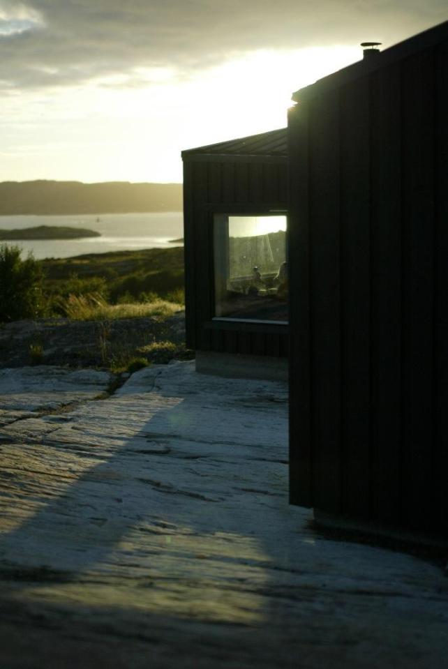 An irregular horseshoe-shaped floor plan provides shelter from the wind for this family cabin in Norway. It has 3 bedrooms in 829 sq ft. | www.facebook.com/SmallHouseBliss