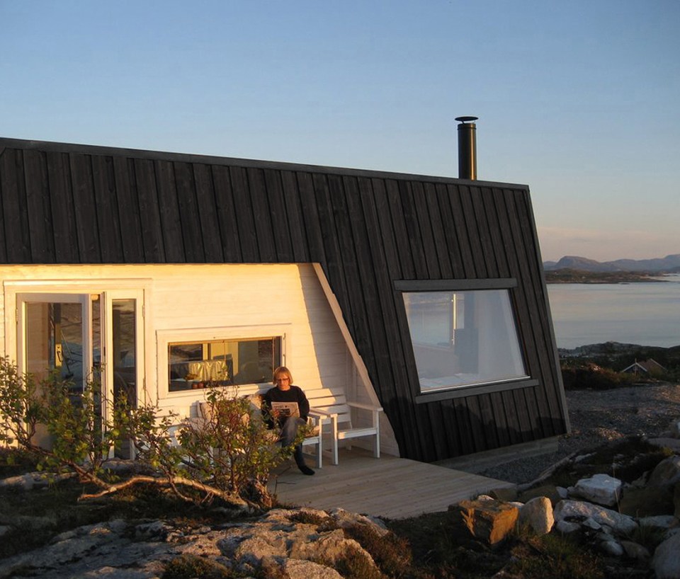 An irregular horseshoe-shaped floor plan provides shelter from the wind for this family cabin in Norway. It has 3 bedrooms in 829 sq ft. | www.facebook.com/SmallHouseBliss