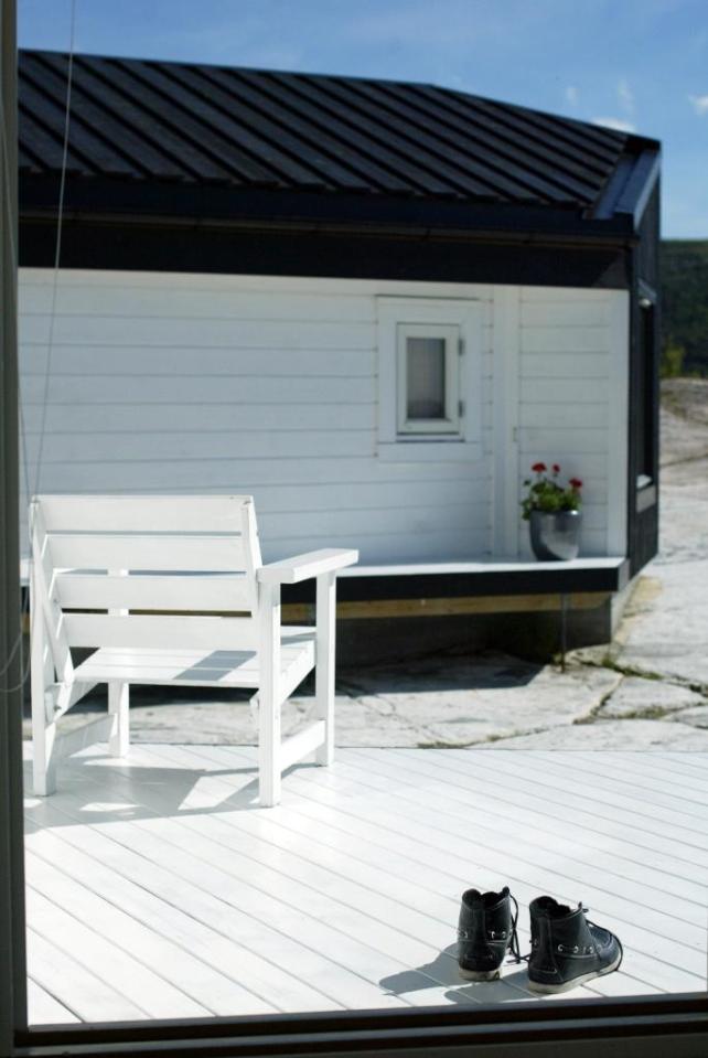 An irregular horseshoe-shaped floor plan provides shelter from the wind for this family cabin in Norway. It has 3 bedrooms in 829 sq ft. | www.facebook.com/SmallHouseBliss