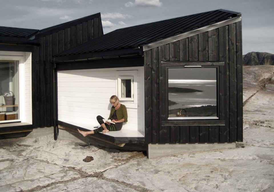 An irregular horseshoe-shaped floor plan provides shelter from the wind for this family cabin in Norway. It has 3 bedrooms in 829 sq ft. | www.facebook.com/SmallHouseBliss