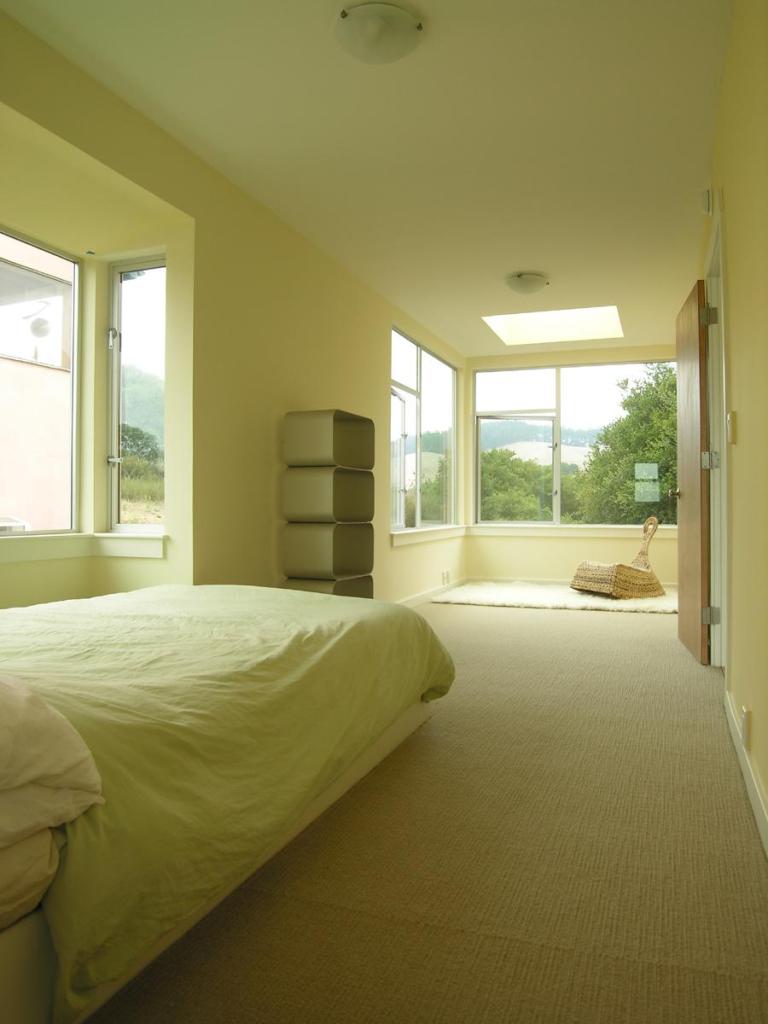 Gallery: A container house in hiding | Leger-Wanaselja Architecture | Small  House Bliss, image size:768x1024