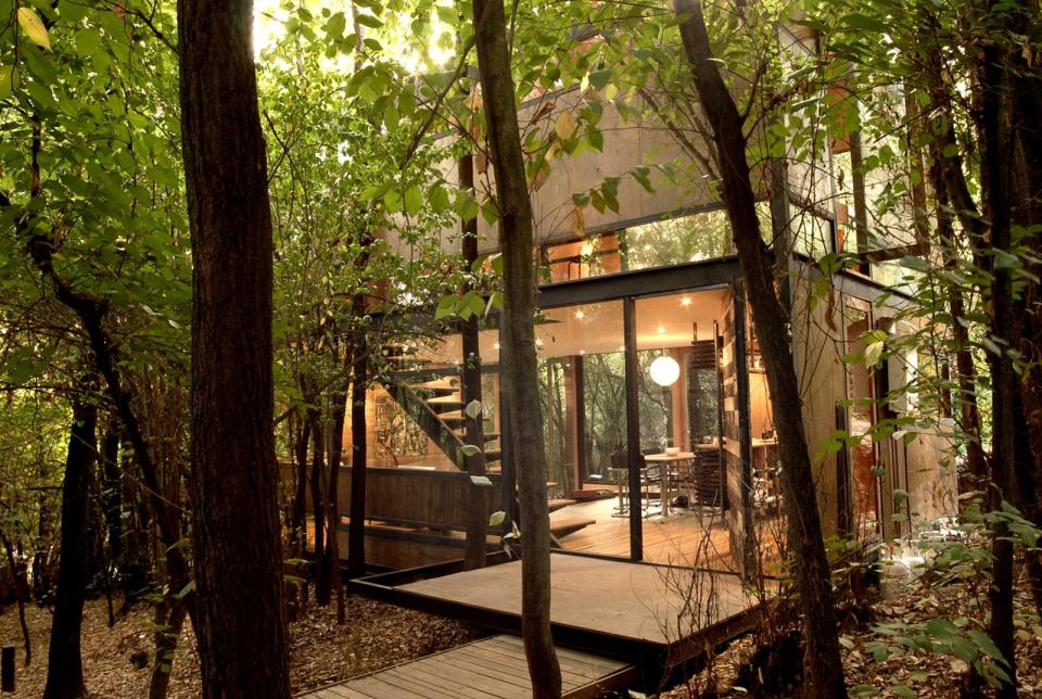 Casa Apolo 11, a secluded forest house with 2 bedrooms in 1,033 sq ft. | www.facebook.com/SmallHouseBliss