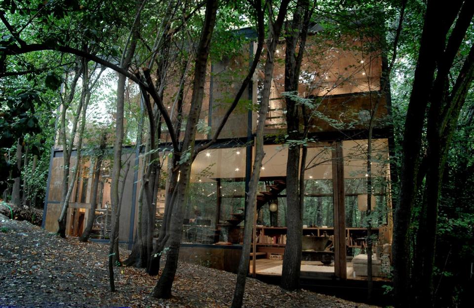 Casa Apolo 11, a secluded forest house with 2 bedrooms in 1,033 sq ft. | www.facebook.com/SmallHouseBliss