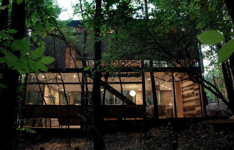 Casa Apolo 11, a secluded forest house with 2 bedrooms in 1,033 sq ft. | www.facebook.com/SmallHouseBliss