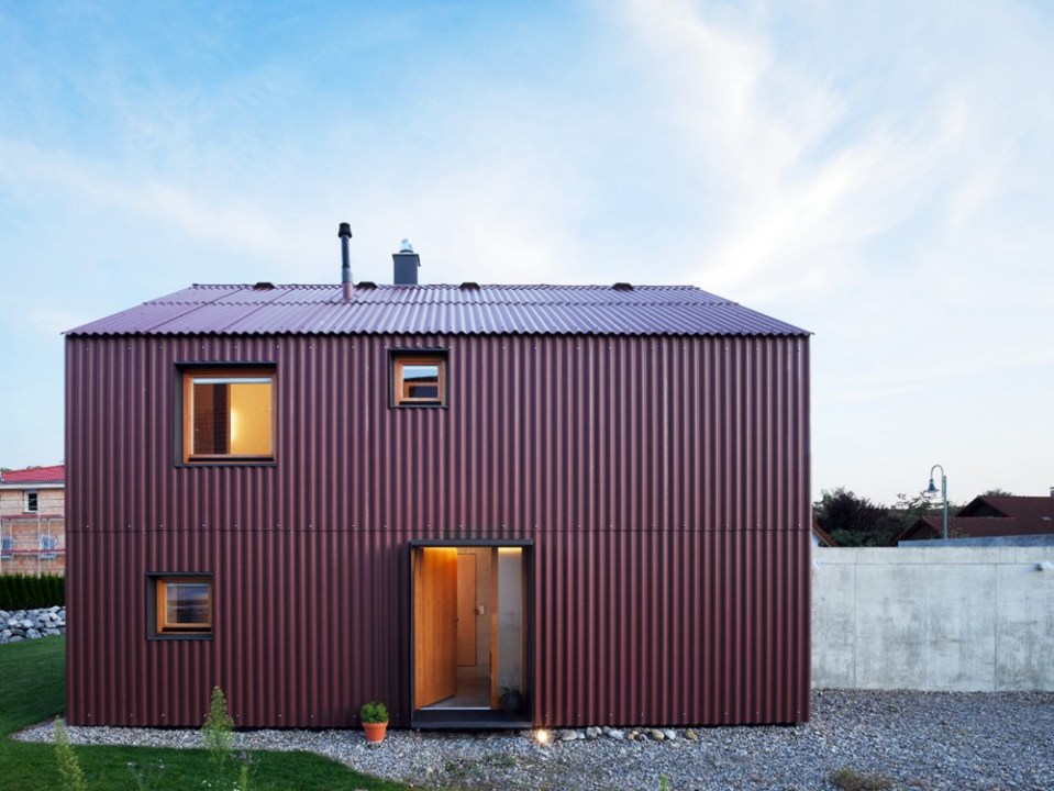 Haus Bru 1.25, a small barn-like house with 1 bedroom and a loft (which could be a 2nd bedroom) in 969 sq ft. | www.facebook.com/SmallHouseBliss