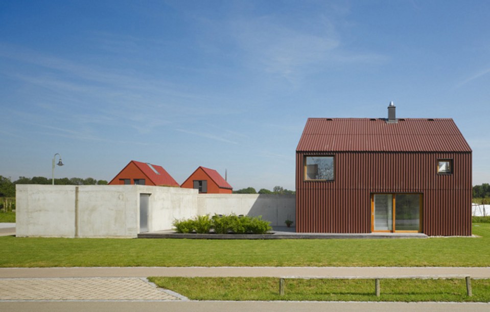 Haus Bru 1.25, a small barn-like house with 1 bedroom and a loft (which could be a 2nd bedroom) in 969 sq ft. | www.facebook.com/SmallHouseBliss