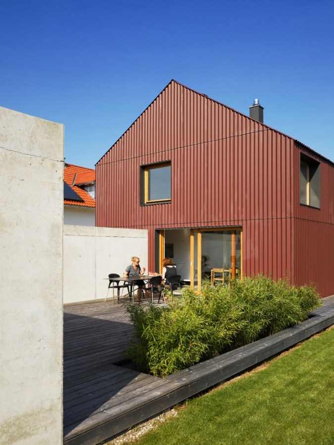 Haus Bru 1.25, a small barn-like house with 1 bedroom and a loft (which could be a 2nd bedroom) in 969 sq ft. | www.facebook.com/SmallHouseBliss