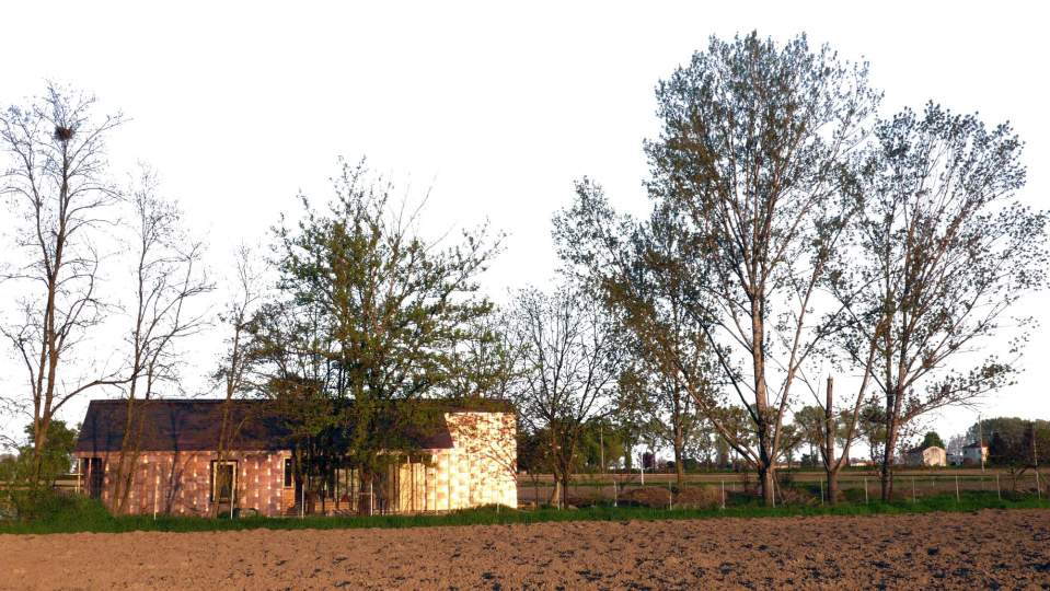 Casa T2, a simple copper-clad house with 2 bedrooms in 1,184 sq ft. | www.facebook.com/SmallHouseBliss