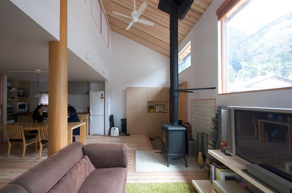 A small wooden house in a Kyoto suburb. | www.facebook.com/SmallHouseBliss