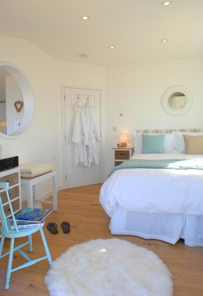 The Edge, a tiny one-bedroom beach cottage in Cornwall. | www.facebook.com/SmallHouseBliss