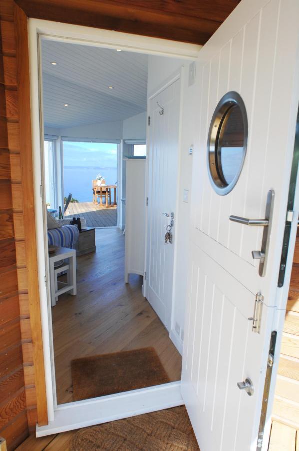 The Edge, a tiny one-bedroom beach cottage in Cornwall. | www.facebook.com/SmallHouseBliss
