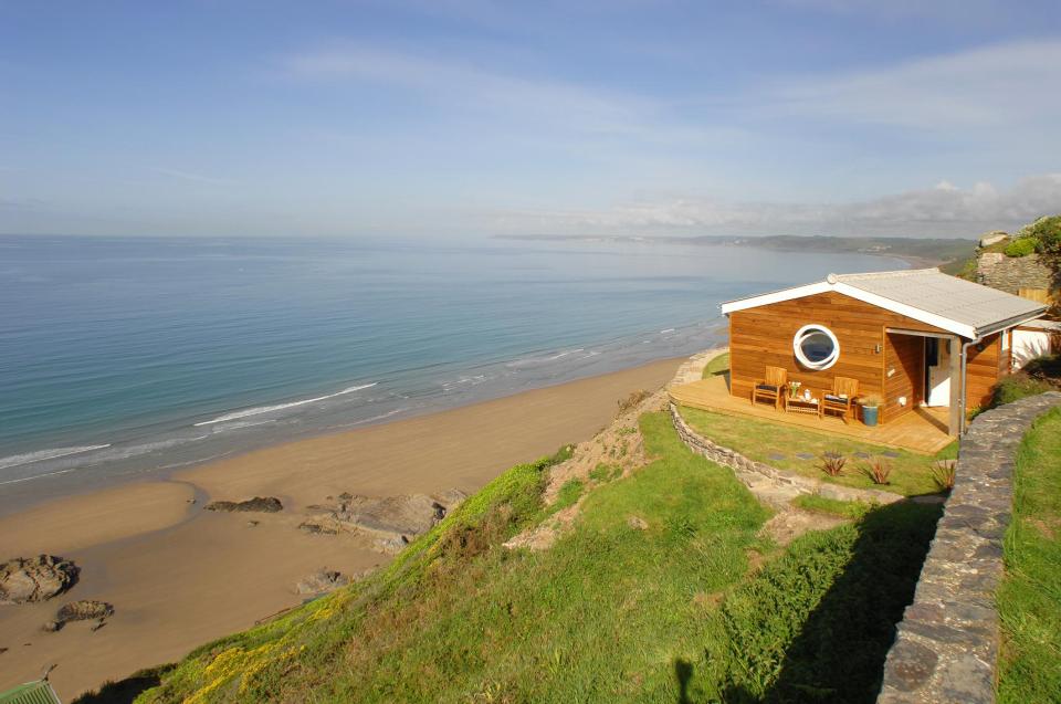 The Edge, a tiny one-bedroom beach cottage in Cornwall. | www.facebook.com/SmallHouseBliss