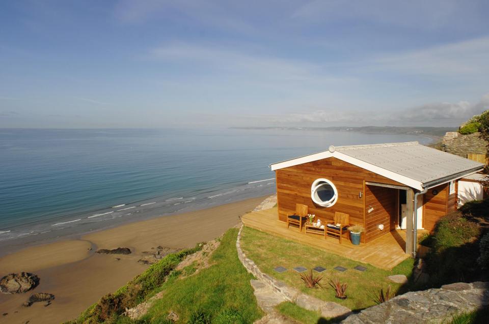 The Edge, a tiny one-bedroom beach cottage in Cornwall. | www.facebook.com/SmallHouseBliss