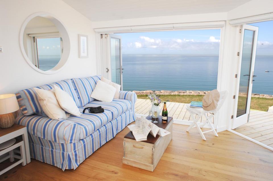The Edge, a tiny one-bedroom beach cottage in Cornwall. | www.facebook.com/SmallHouseBliss
