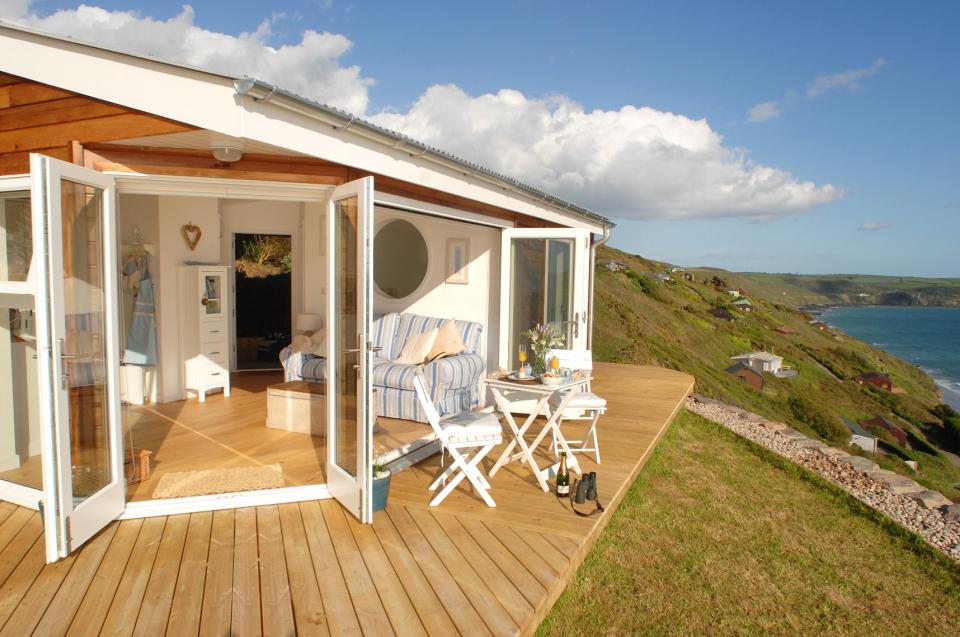 The Edge, a tiny one-bedroom beach cottage in Cornwall. | www.facebook.com/SmallHouseBliss