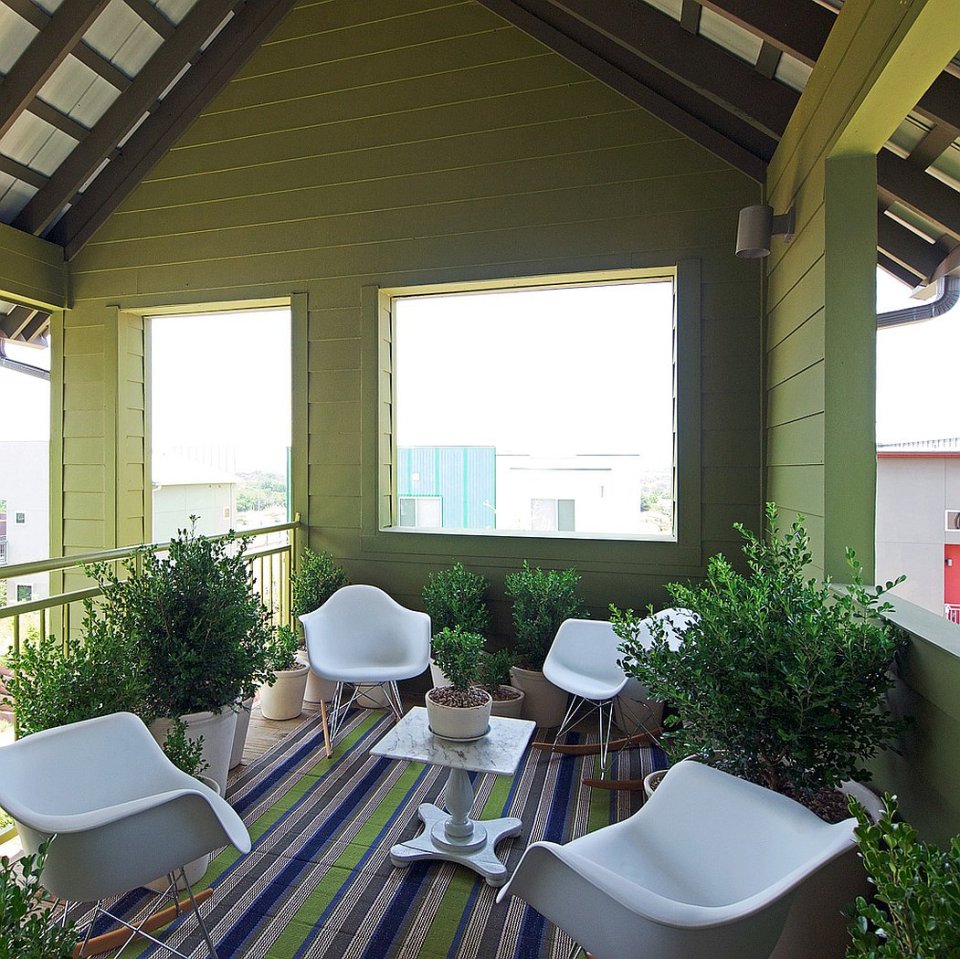 A small modern farmhouse in Texas with three bedrooms in less than 1,500 sq ft. | www.facebook.com/SmallHouseBliss