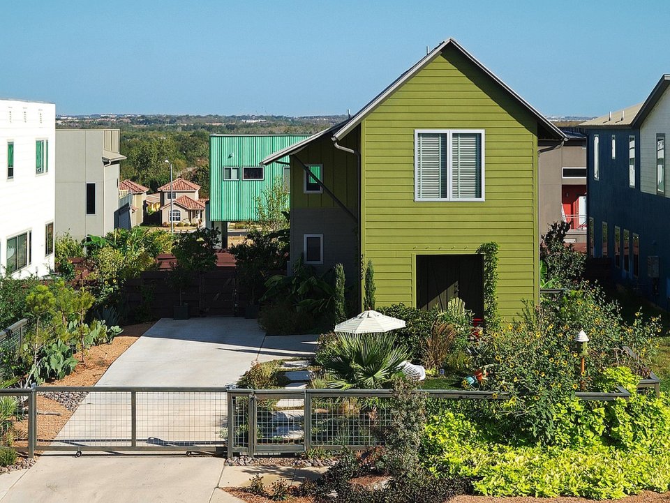 A small modern farmhouse in Texas with three bedrooms in less than 1,500 sq ft. | www.facebook.com/SmallHouseBliss