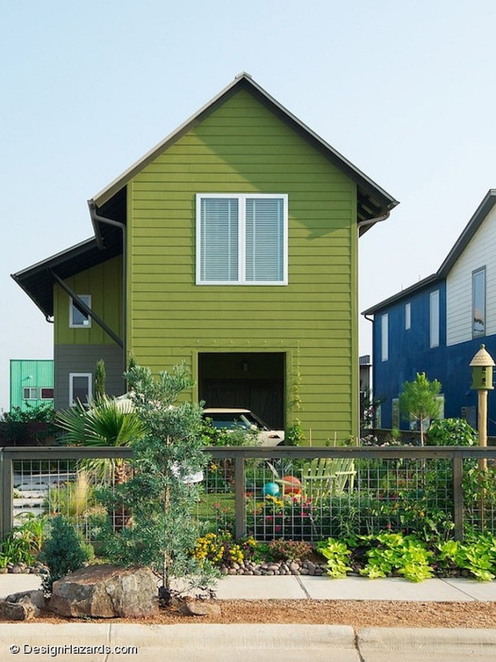 A small modern farmhouse in Texas with three bedrooms in less than 1,500 sq ft. | www.facebook.com/SmallHouseBliss