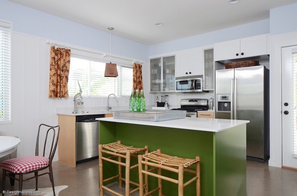 A small modern farmhouse in Texas with three bedrooms in less than 1,500 sq ft. | www.facebook.com/SmallHouseBliss