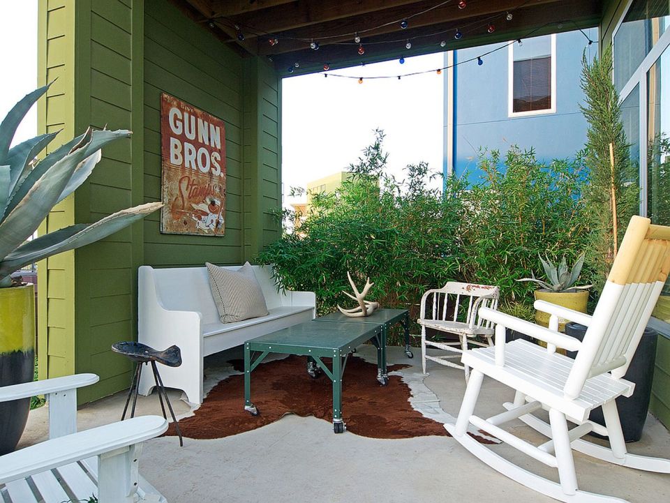 A small modern farmhouse in Texas with three bedrooms in less than 1,500 sq ft. | www.facebook.com/SmallHouseBliss