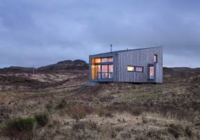 The Hen House on the Isle of Skye, a low-impact contemporary cottage with one bedroom plus loft in 775 sq ft. | www.facebook.com/SmallHouseBliss