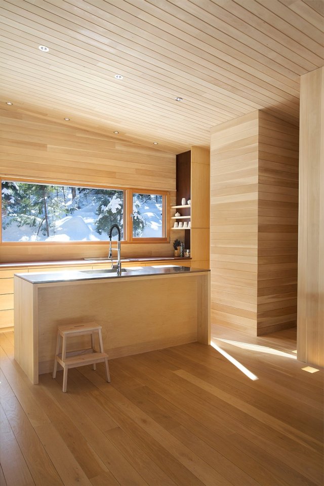 La Luge, a modern ski cabin in Quebec. | www.facebook.com/SmallHouseBliss