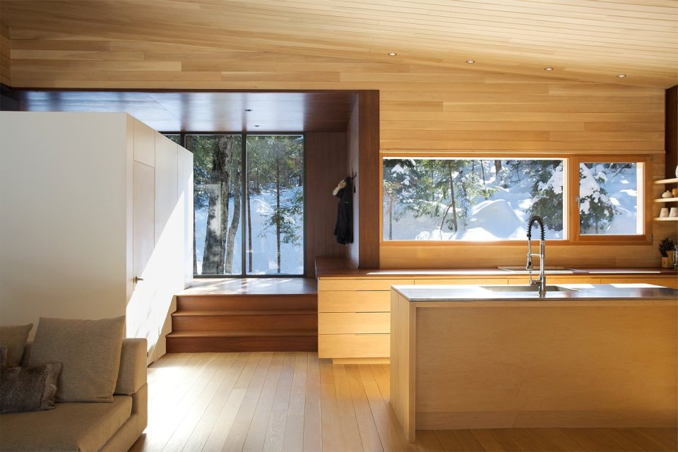 La Luge, a modern ski cabin in Quebec. | www.facebook.com/SmallHouseBliss