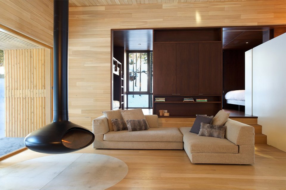 La Luge, a modern ski cabin in Quebec. | www.facebook.com/SmallHouseBliss