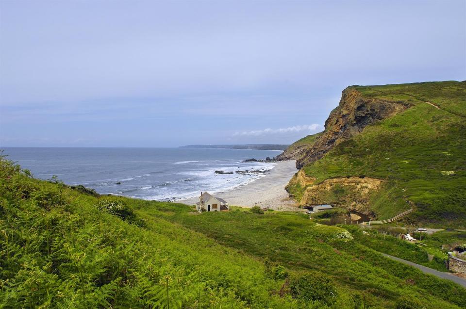 The Beach Hut, a romantic cottage in Cornwall