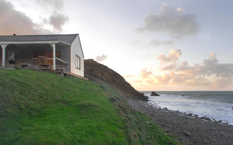 The Beach Hut, a romantic cottage in Cornwall