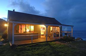 The Beach Hut, a romantic cottage in Cornwall
