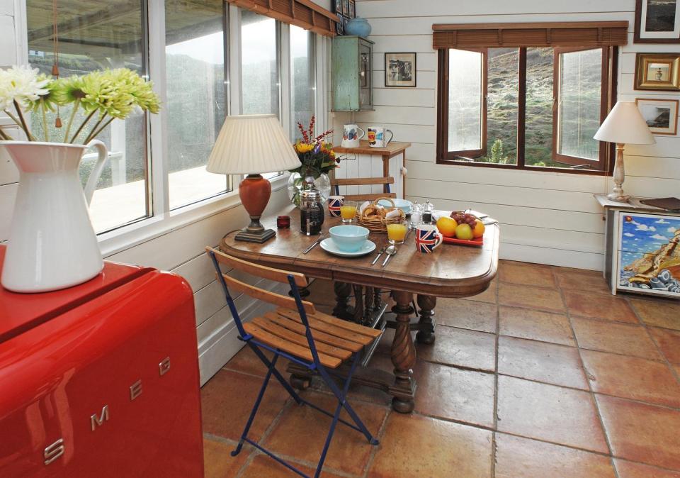 The Beach Hut, a romantic cottage in Cornwall