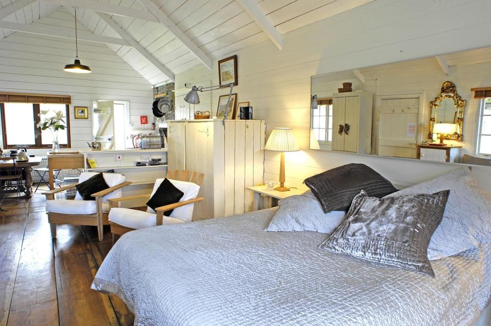 The Beach Hut, a romantic cottage in Cornwall