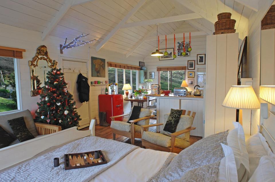 The Beach Hut, a romantic cottage in Cornwall