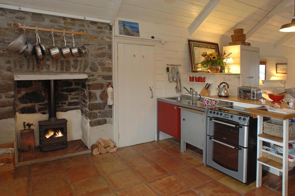The Beach Hut, a romantic cottage in Cornwall