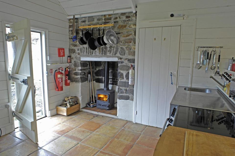 The Beach Hut, a romantic cottage in Cornwall