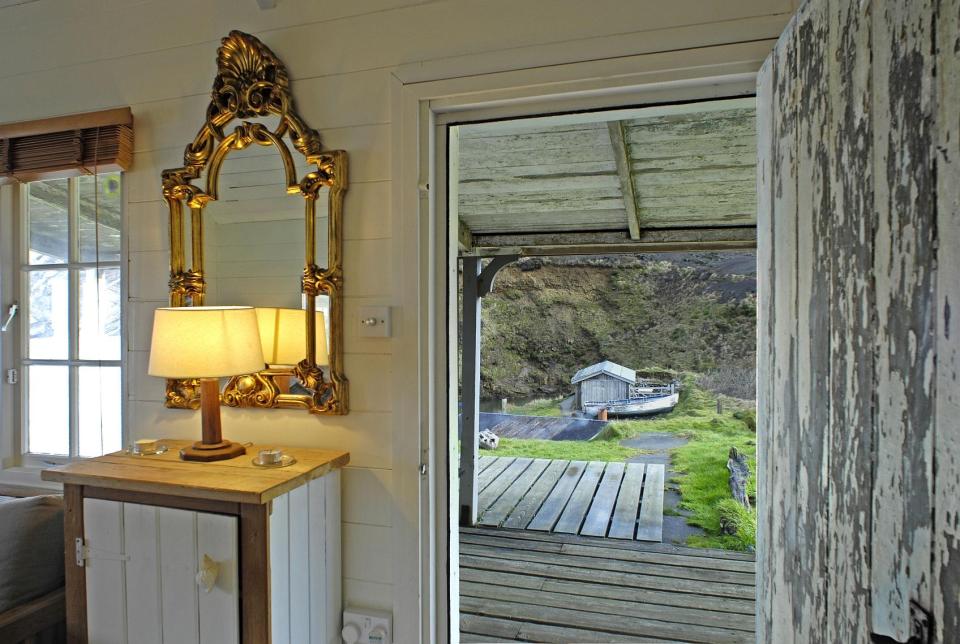 The Beach Hut, a romantic cottage in Cornwall
