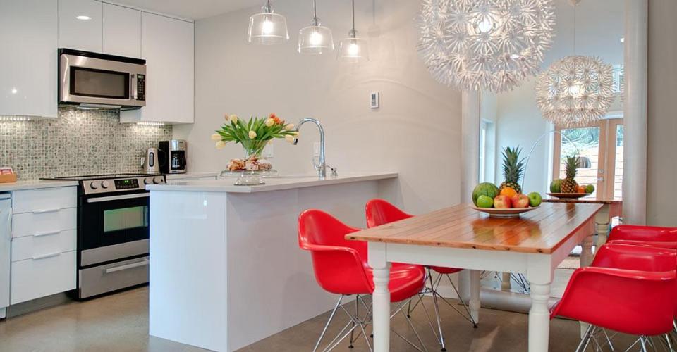 A Craftsman-style laneway house with two bedrooms. | www.facebook.com/SmallHouseBliss