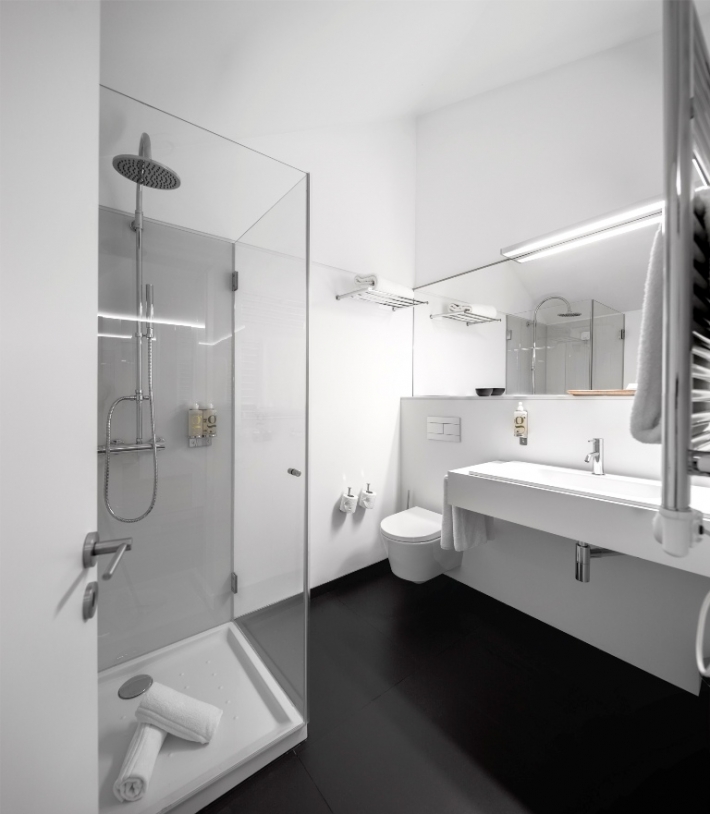 These small vacation cabins are made up of three modules that can be arranged in a variety of different ways to suit the site conditions. | www.facebook.com/SmallHouseBliss